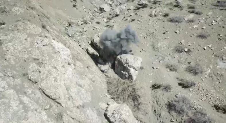 Hakkari’de 11 timle düzenlenen operasyonda mühimmat ele geçirildi