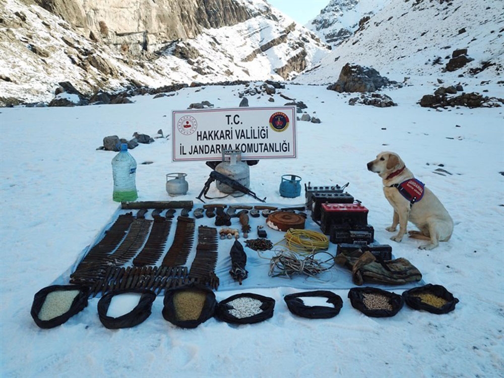 Hakkari’de silah ve mühimmat ele geçirildi