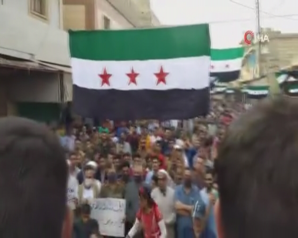 Halep’te Fransa karşıtı protesto