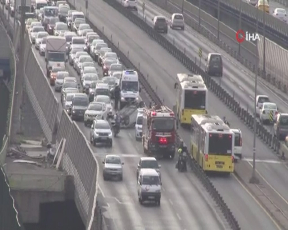 Haliç Köprüsü’nde trafiği kilitleyen kaza: 3 yaralı