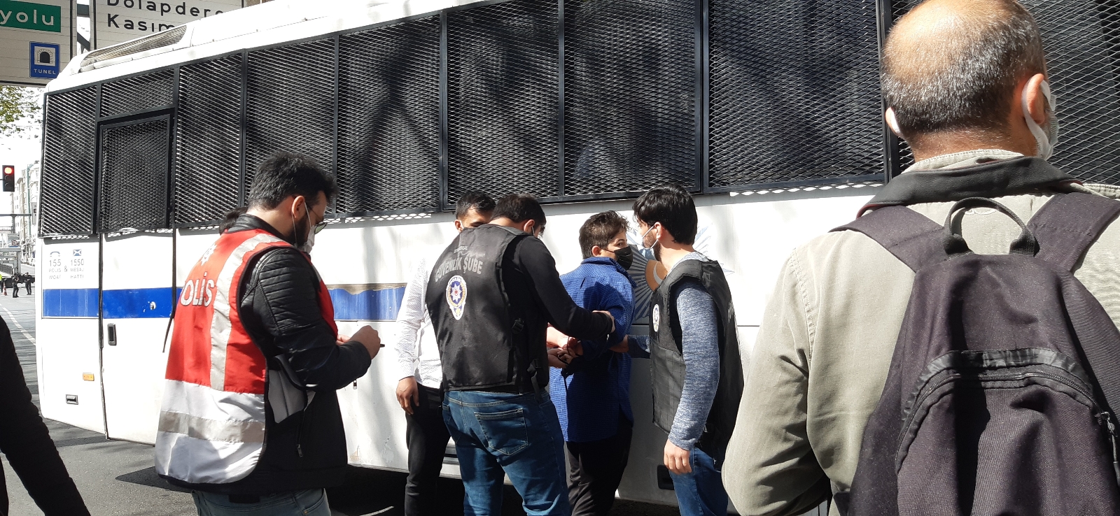 Harbiye’den Taksim’e çıkmak isteyen gruba müdahale