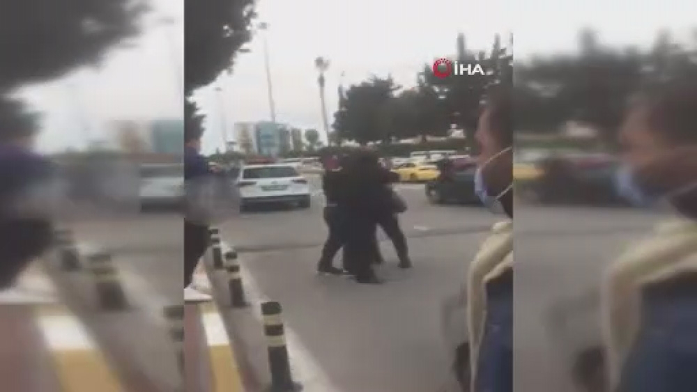 Hasan Şaş, Adana’da havalimanı çıkışında tartışma yaşadı