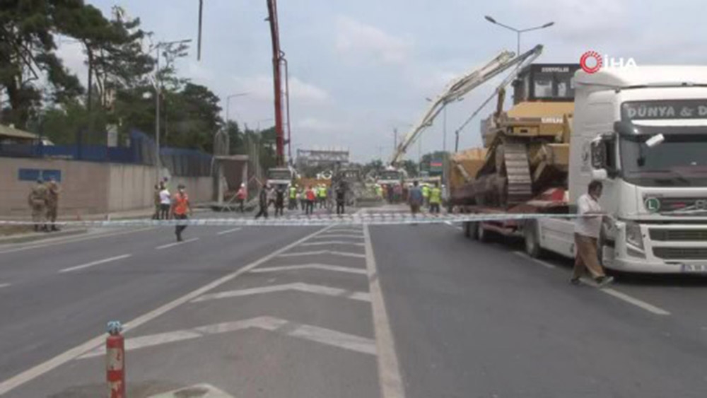 Hasdal Otoyolu’nda çöken üst geçit kaldırıldı