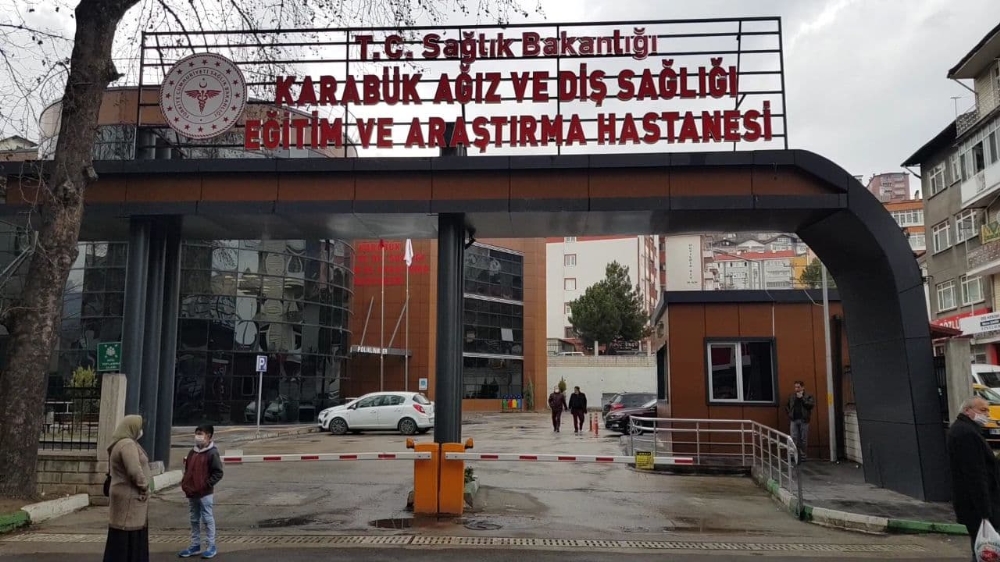 Hastalardan ücret alarak protez yapan doktor hakkında işlem başlatıldı