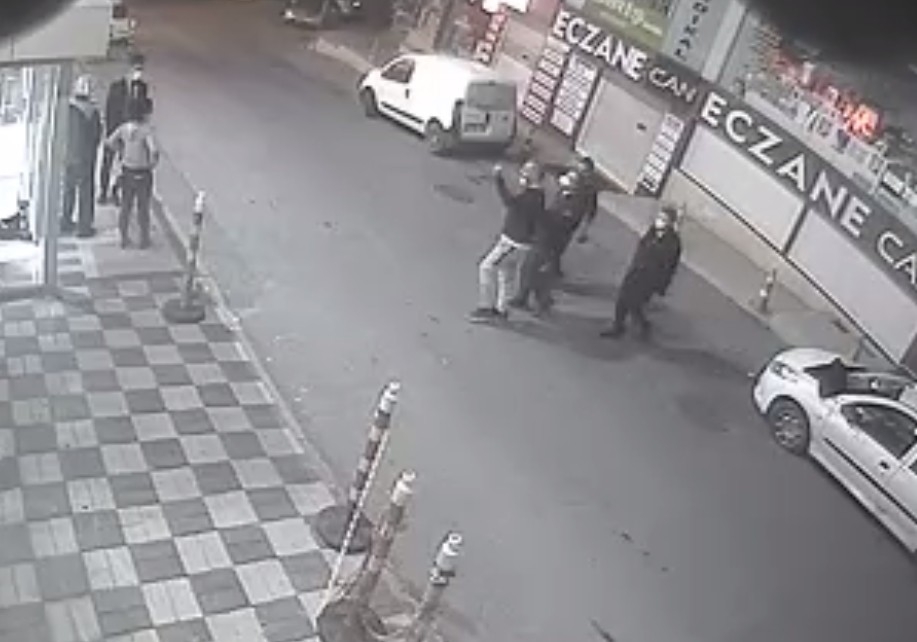 Hastanede korona virüs testi istemeyen adam sağlıkçılara dehşet yaşattı
