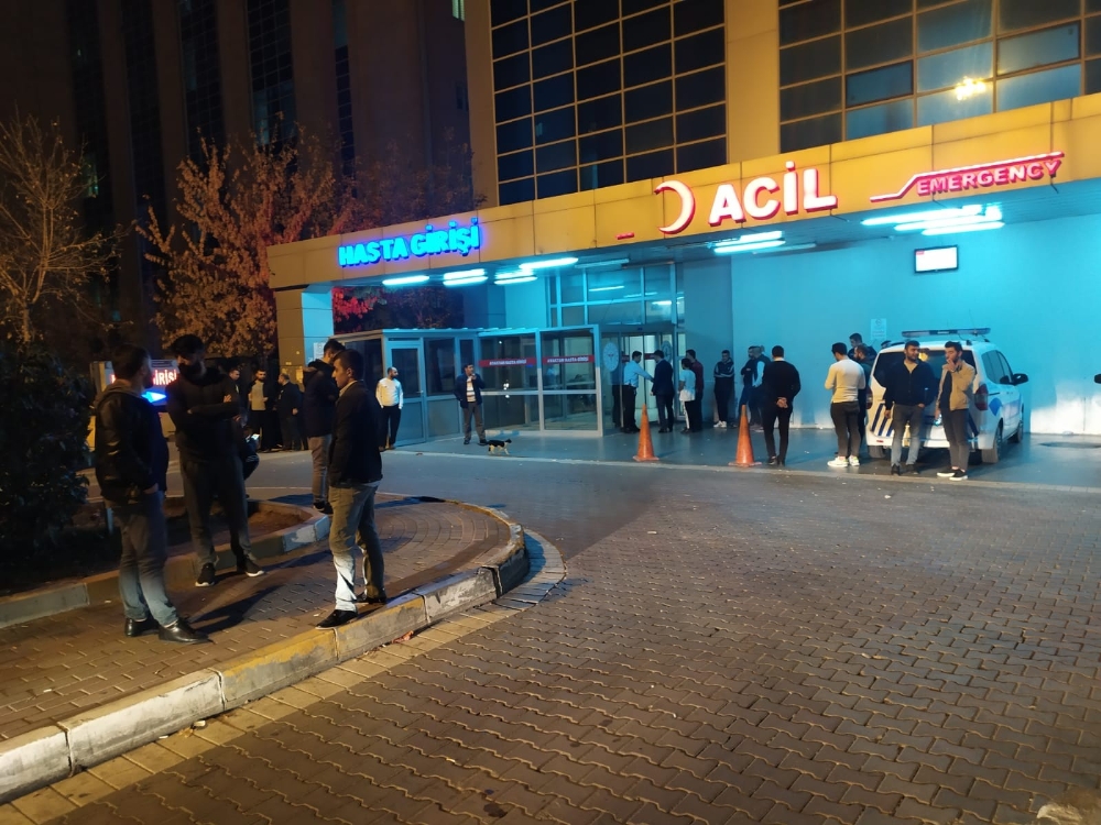 Hastanede Silahlar Çekildi: 3 Yaralı