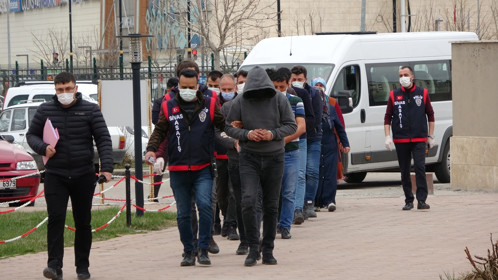 Hastanede terör estirdiler, savunmaları şoke etti