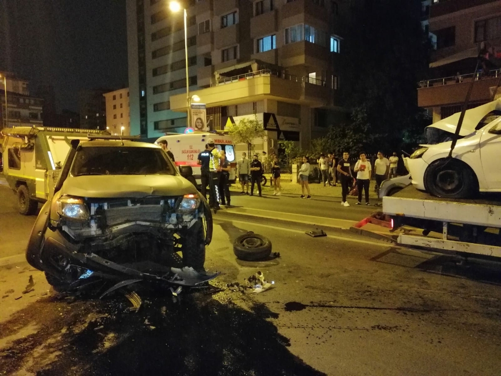 Hatalı sollama faciayla bitti; otomobil hurdaya döndü