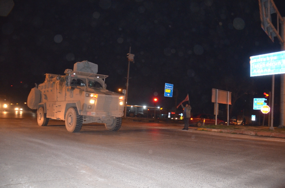 Hatay sınırına askeri araç sevkiyatı