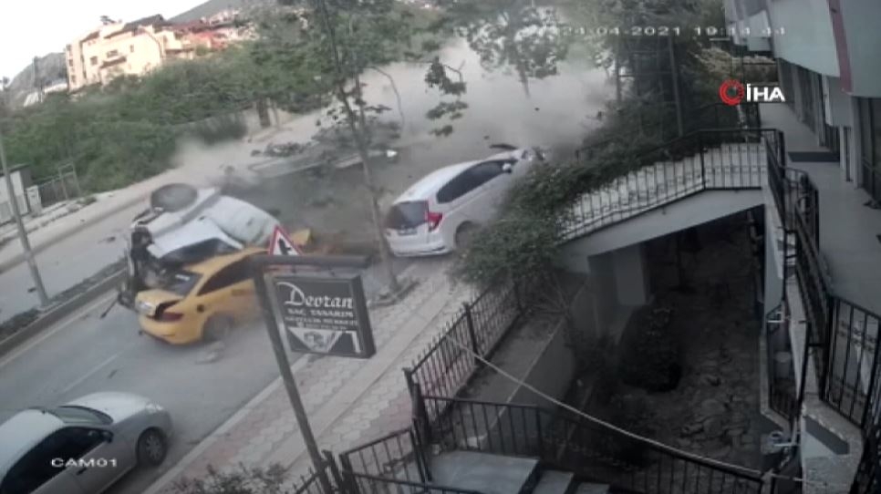 Hatay’da korkunç vinç kazası kamerada!
