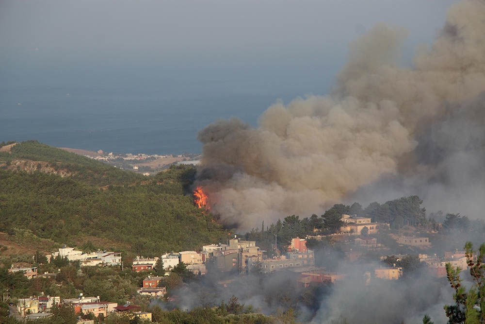 Hatay’da orman yangınlarına müdahale sürüyor