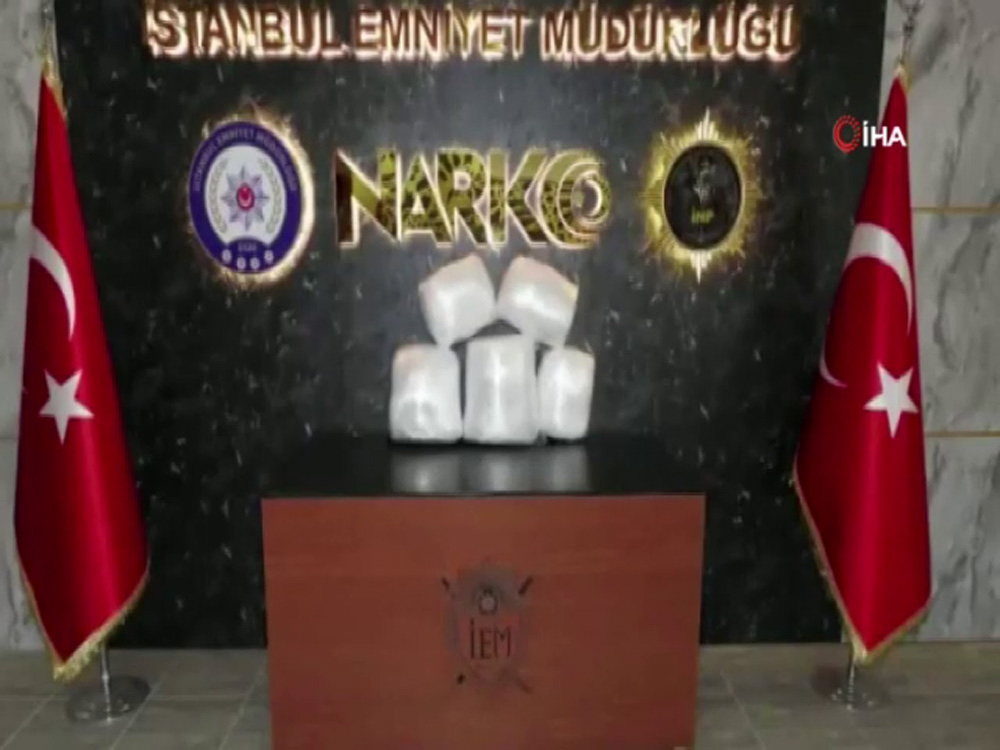Havalimanında uyuşturucu operasyonu: 17 kilo esrar ele geçirildi
