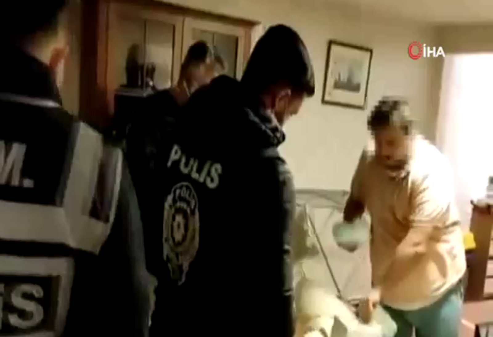 Hayal ürünü kripto para üreterek yüzlerce kişiyi dolandıran şüphelilere dava
