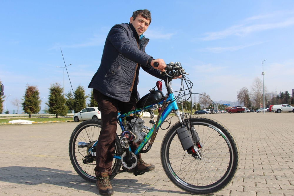 Hayali olan otomobili alamayınca bisikletine motor taktı