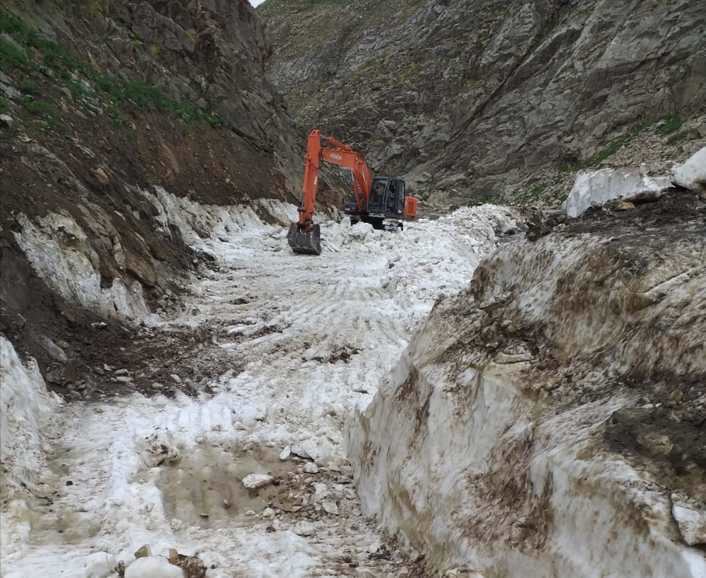 Haziran’ın son haftasında kar tüneli görenleri şaşırttı