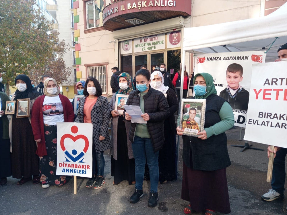 HDP önünde bekleyen Tuğba’dan ağabeyine duygulandıran mektup