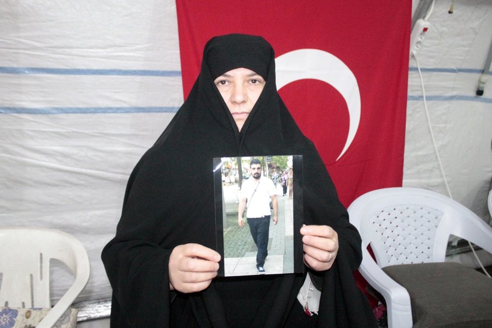 Hdp Önünde Evlat Nöbeti Tutan Ailelerin Sayısı 60A Yükseldi