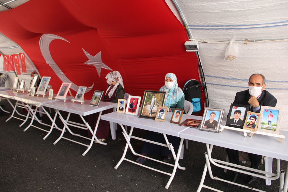 HDP önündeki aileler 4 günlük aranın ardından tekrar eylemde