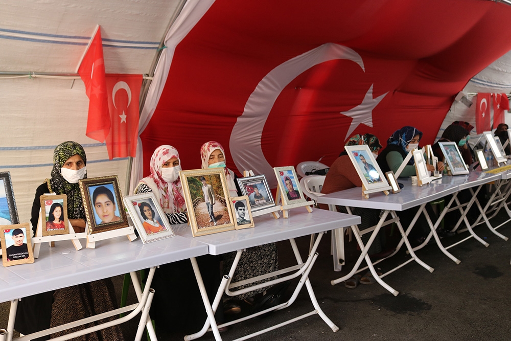 HDP önündeki aileler eylemlerine kararlılıkla devam ediyor