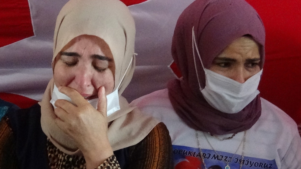 HDP önündeki ailelerden İHA ve TGRT’ye teşekkür