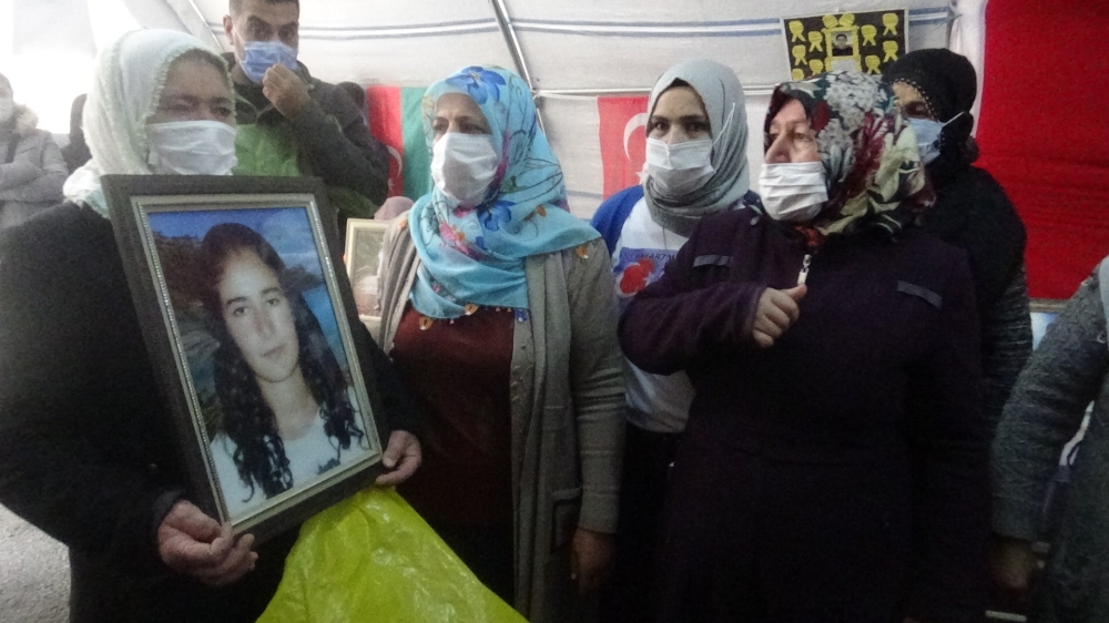 HDP önündeki ailelerin çığlığı büyüyerek devam ediyor