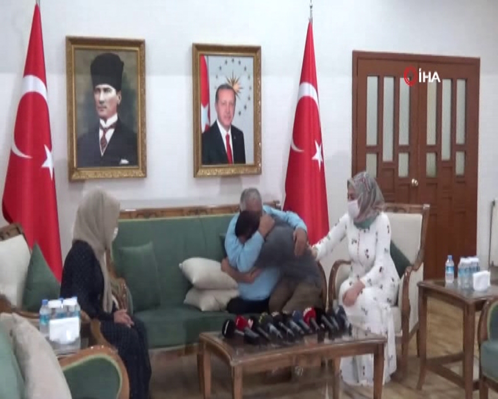 HDP önündeki ailelerin çığlığı PKK’yı bitirme noktasına getirdi, bir aile daha evladına kavuştu