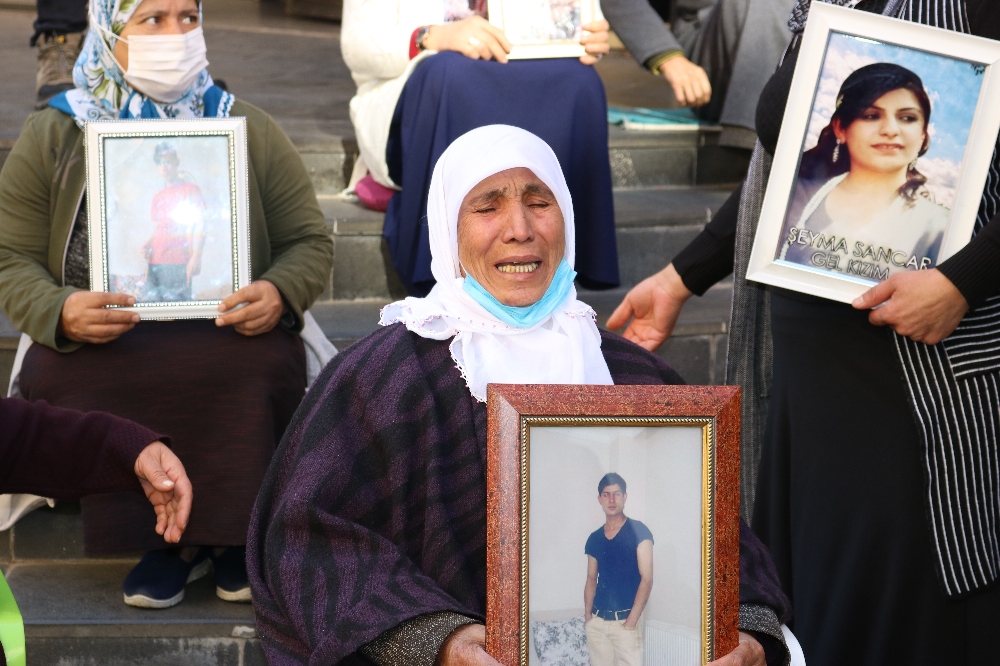 HDP önündeki ailelerin çığlığına yeni bir ses katıldı