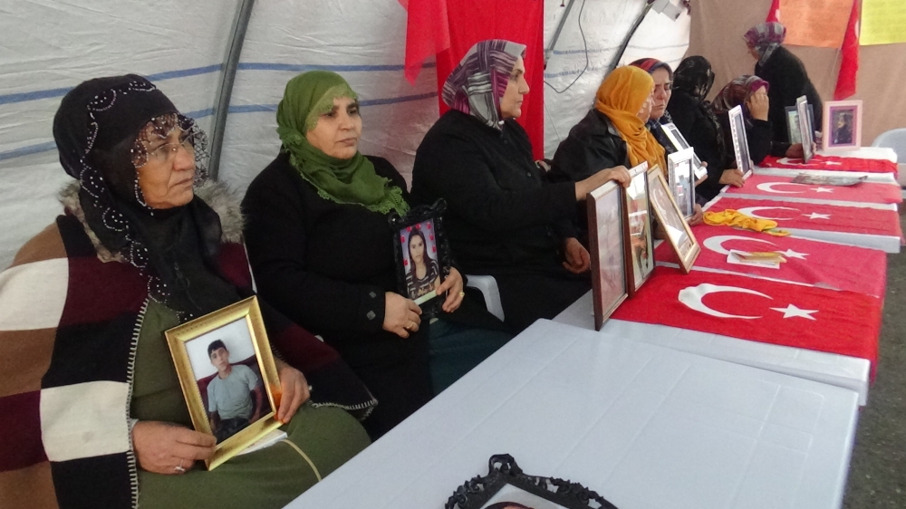 Hdp Önündeki Ailelerin Evlat Nöbeti 101İnci Gününde