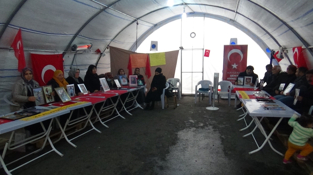 Hdp Önündeki Ailelerin Evlat Nöbeti 103Üncü Gününde