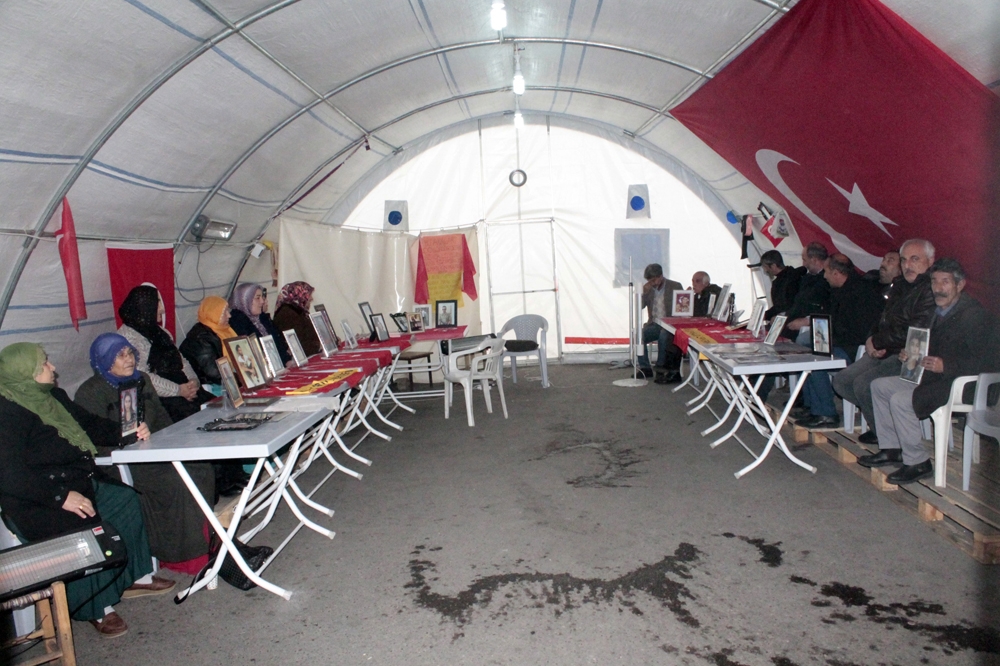 HDP Önündeki Ailelerin Evlat Nöbeti 114Üncü Gününde