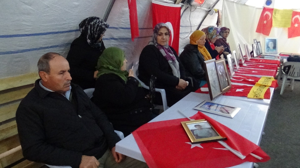 Hdp Önündeki Ailelerin Evlat Nöbeti 115İnci Gününde