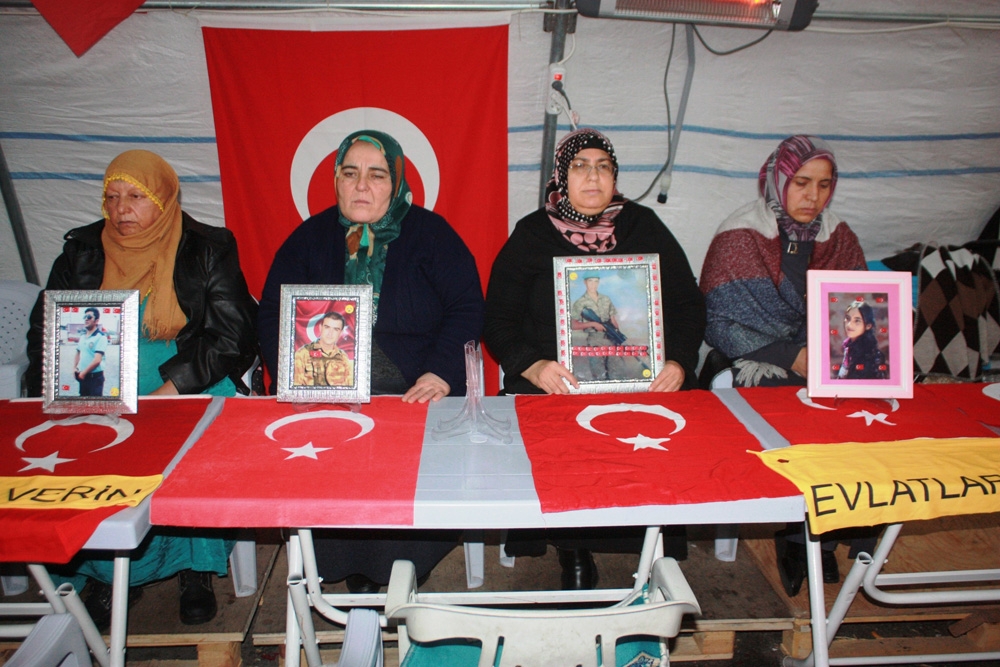 Hdp Önündeki Ailelerin Evlat Nöbeti 118İnci Gününde