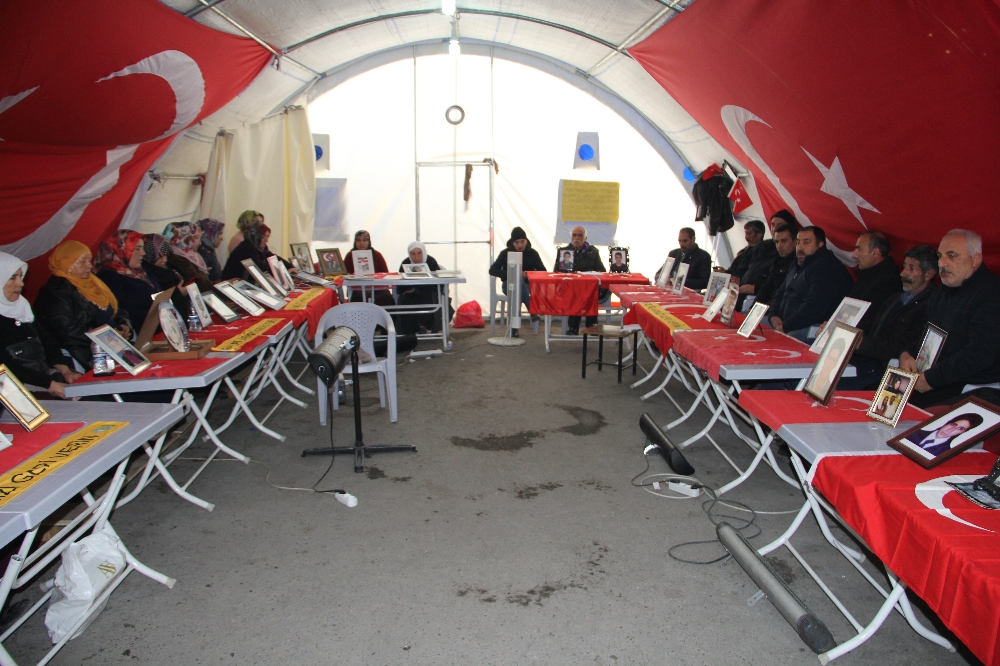 HDP önündeki ailelerin evlat nöbeti 141. gününde