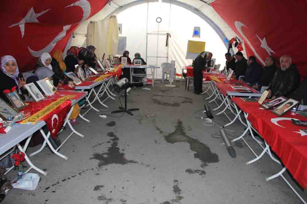 HDP önündeki ailelerin evlat nöbeti 142’nci gününde