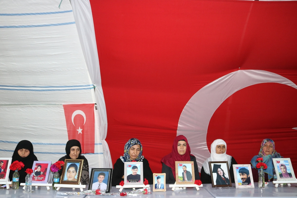 HDP önündeki ailelerin evlat nöbeti 194. gününde