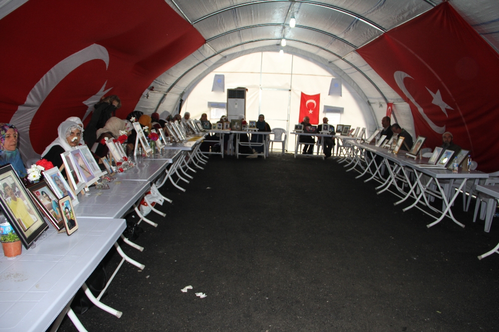 HDP önündeki ailelerin evlat nöbeti 198. gününde