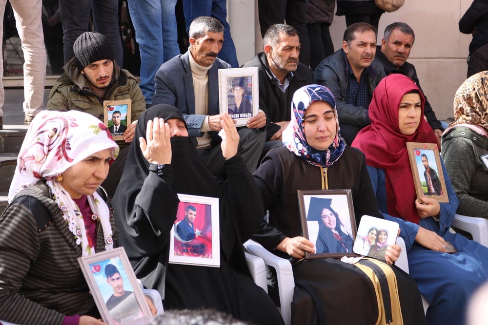 HDP önündeki ailelerin evlat nöbeti 201’inci gününde
