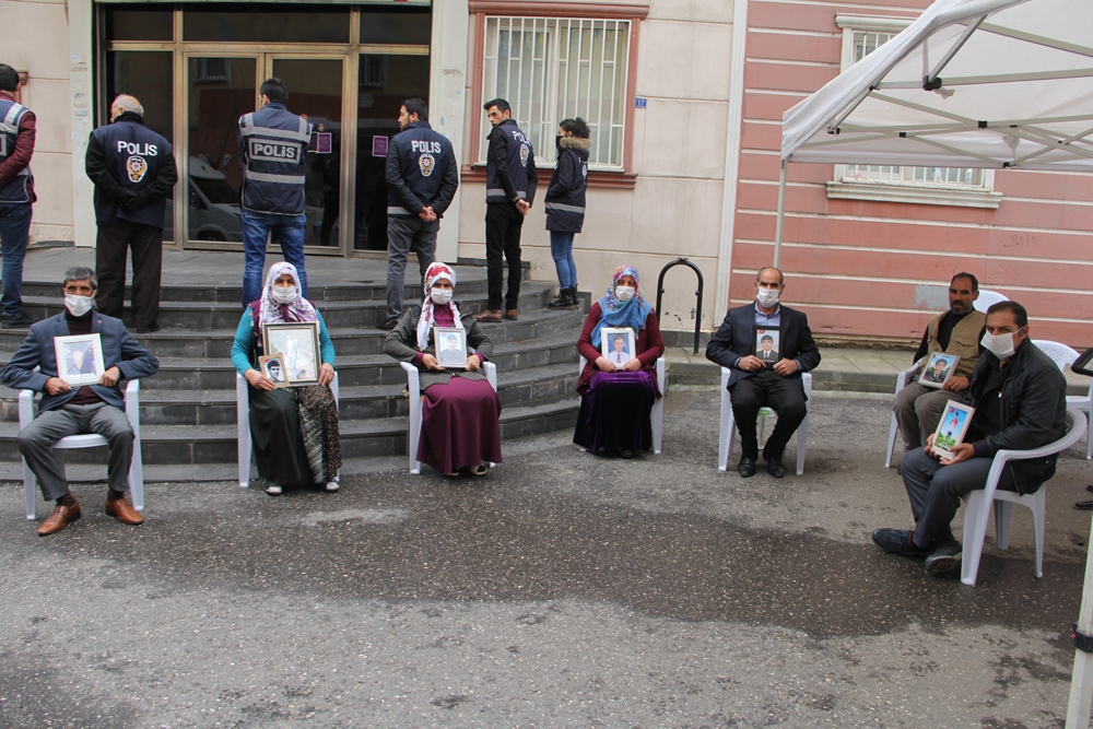 HDP önündeki ailelerin evlat nöbeti 214’üncü gününde