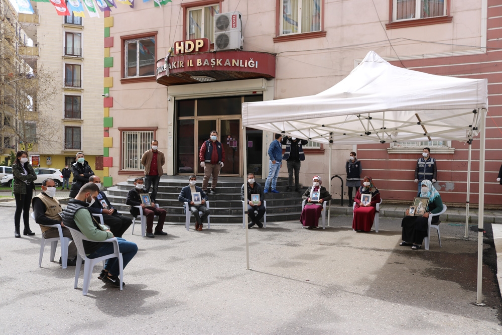 HDP önündeki ailelerin evlat nöbeti 216’ncı gününde