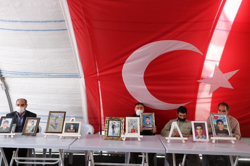 HDP önündeki ailelerin evlat nöbeti 252. gününde