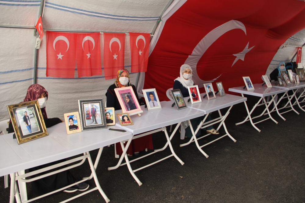 HDP önündeki ailelerin evlat nöbeti 259’uncu günde