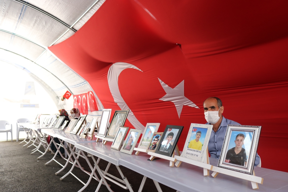 HDP önündeki ailelerin evlat nöbeti 261’inci günde