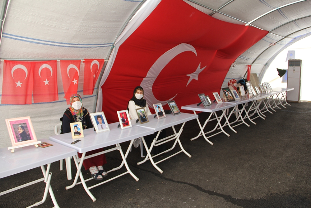 HDP önündeki ailelerin evlat nöbeti 262’nci günde