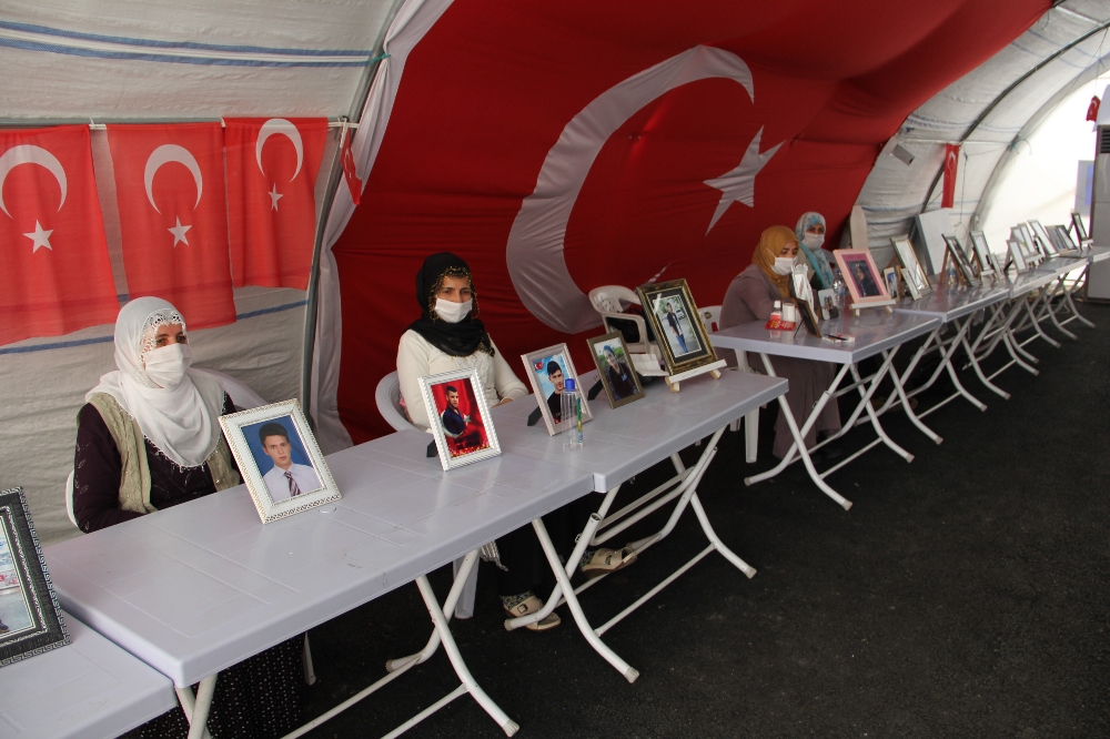 HDP önündeki ailelerin evlat nöbeti 275. gününde
