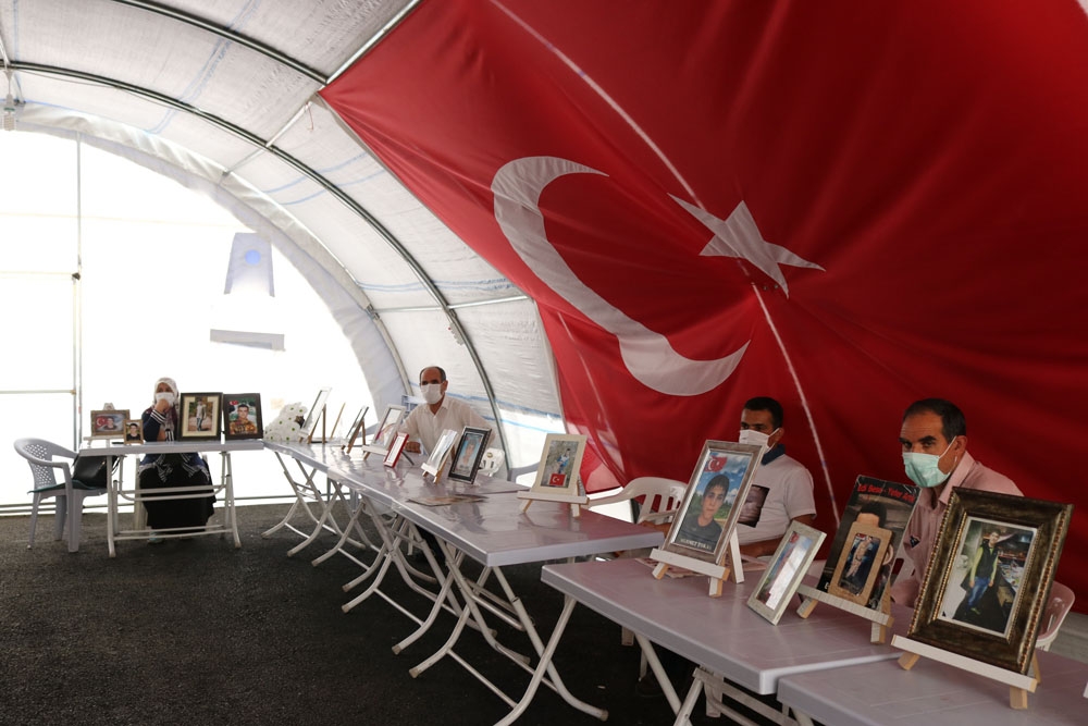HDP önündeki ailelerin evlat nöbeti 287’nci gününde