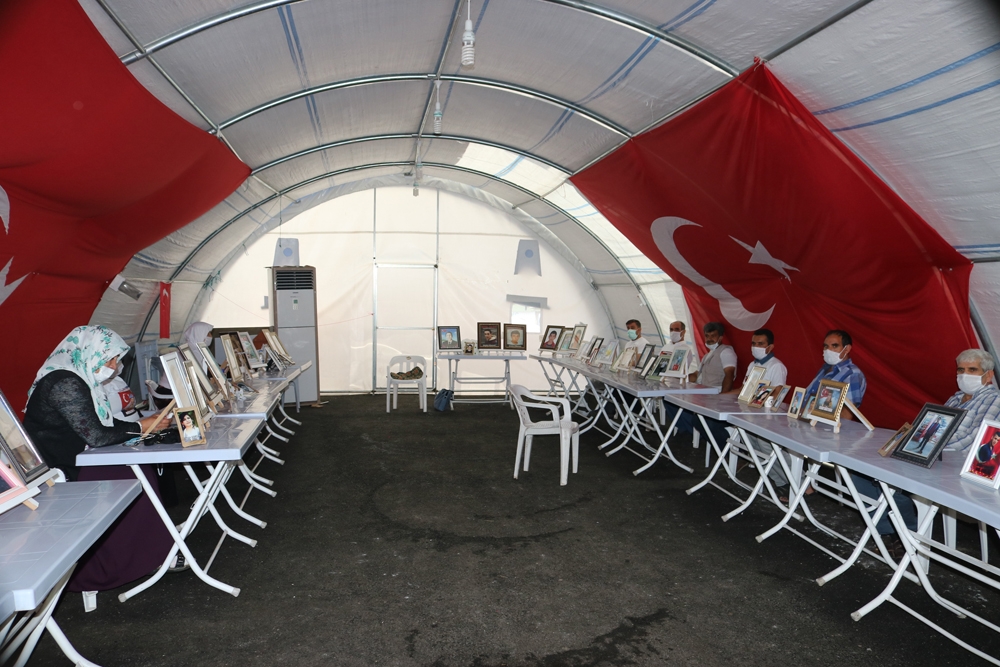 HDP önündeki ailelerin evlat nöbeti 303’üncü gününde