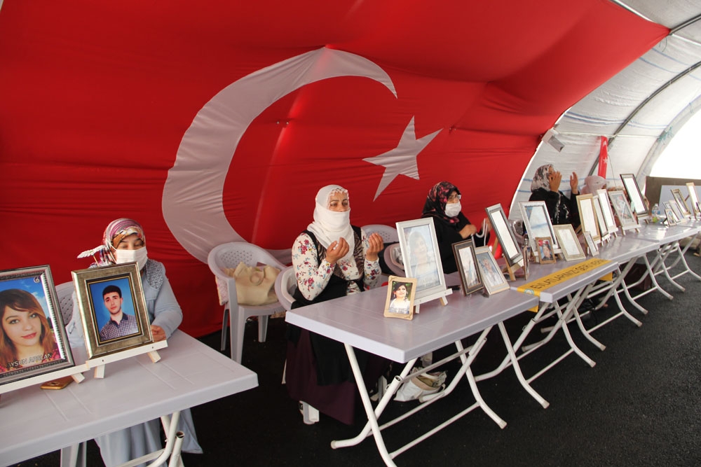 HDP önündeki ailelerin evlat nöbeti 309’uncu gününde