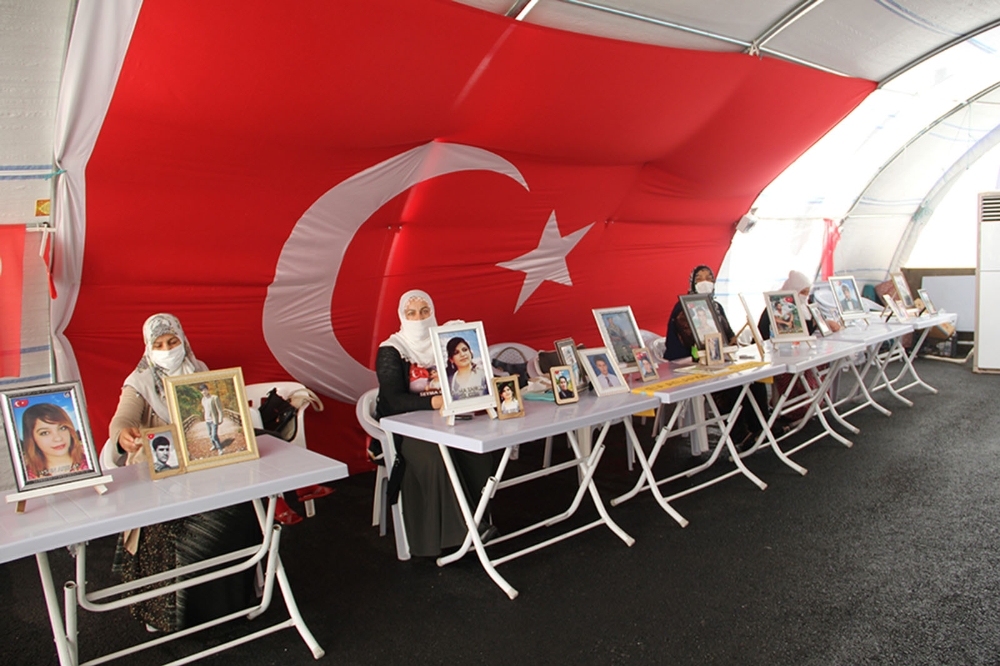 HDP önündeki ailelerin evlat nöbeti 324’üncü gününde