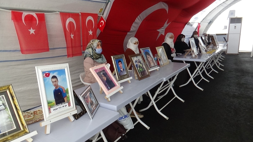 HDP önündeki ailelerin evlat nöbeti 325’inci gününde