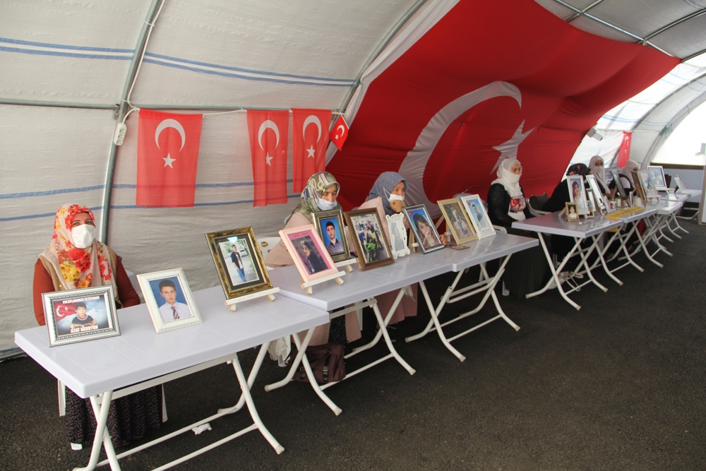 HDP önündeki ailelerin evlat nöbeti 327’nci gününde